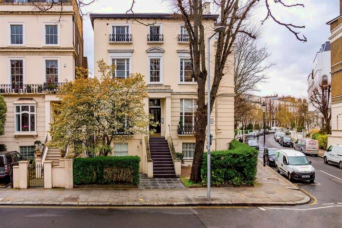 Studio To Rent In Pembridge Villas, London W11