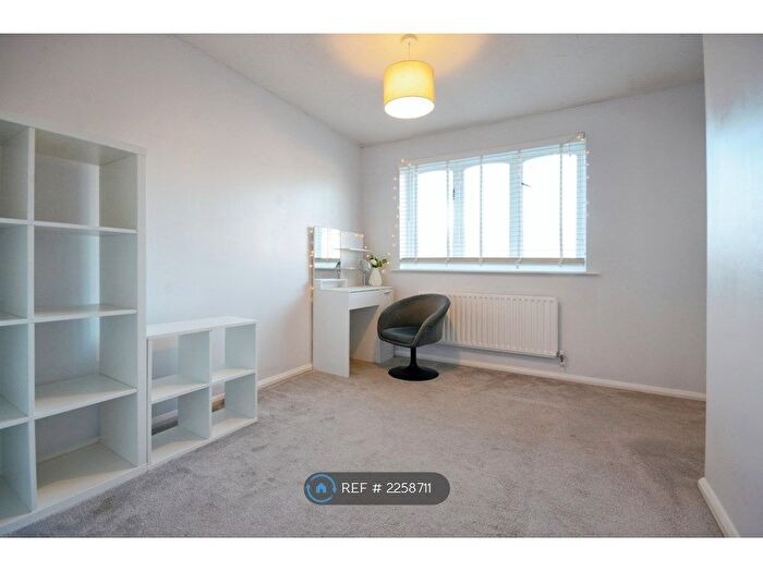 2 Bedroom End Of Terrace House To Rent In Albacore Avenue, Warsash, Southampton, SO31