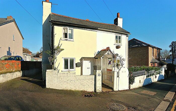 2 Bedroom Property For Sale In Middle Hill, Englefield Green, TW20