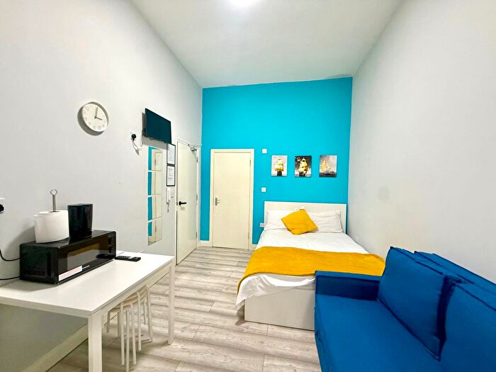 Studio To Rent In Chalton Street, London, NW1