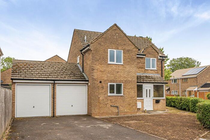 4 Bedroom Detached House For Sale In Carterton, Oxfordshire, OX18