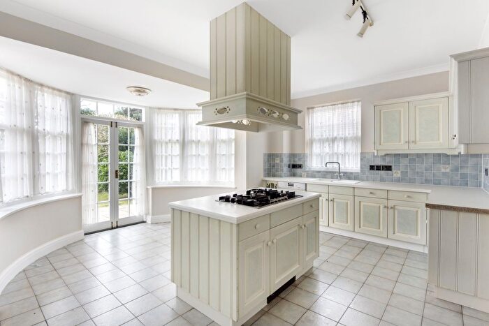 5 Bedroom Detached House To Rent In Alderton Hill, Loughton, IG10