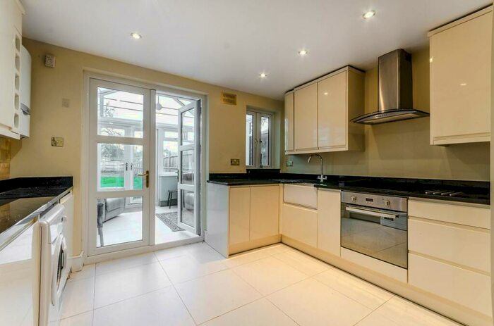 5 Bedroom Semi-Detached House To Rent In Friern Road, East Dulwich, London, SE22