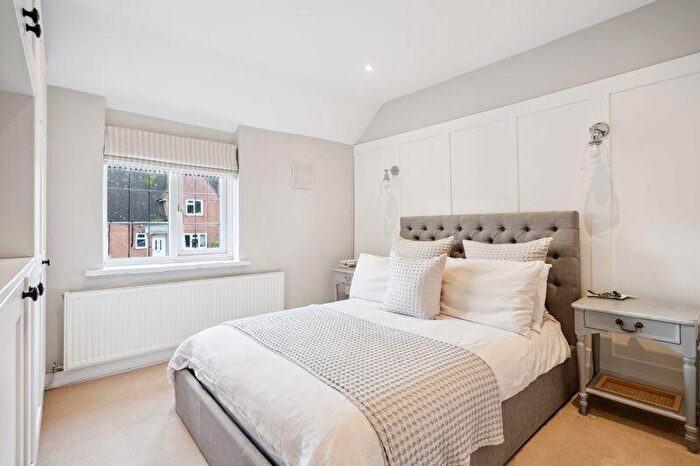 3 Bedroom End Of Terrace House For Sale In Main Road, Naphill, HP14