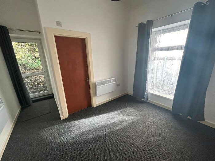 1 Bedroom Flat To Rent In Woodfield Street, Swansea, SA6
