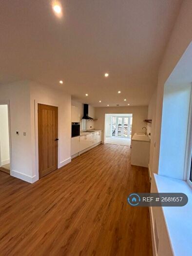 3 Bedroom Bungalow To Rent In Kings Road, Berkhamsted, HP4