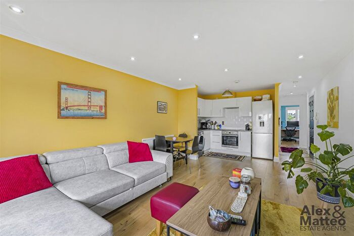 2 Bedroom Flat To Rent In Rossetti Road, Bermondsey, SE16