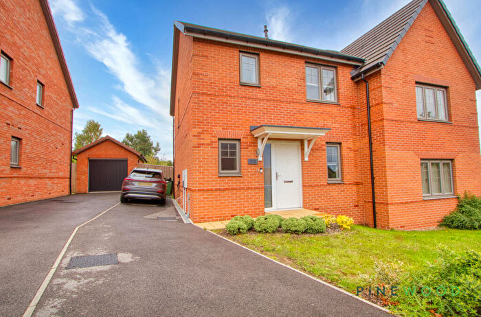 3 Bedroom Semi Detached House For Sale In Canyon Meadow, Creswell, Worksop, S80