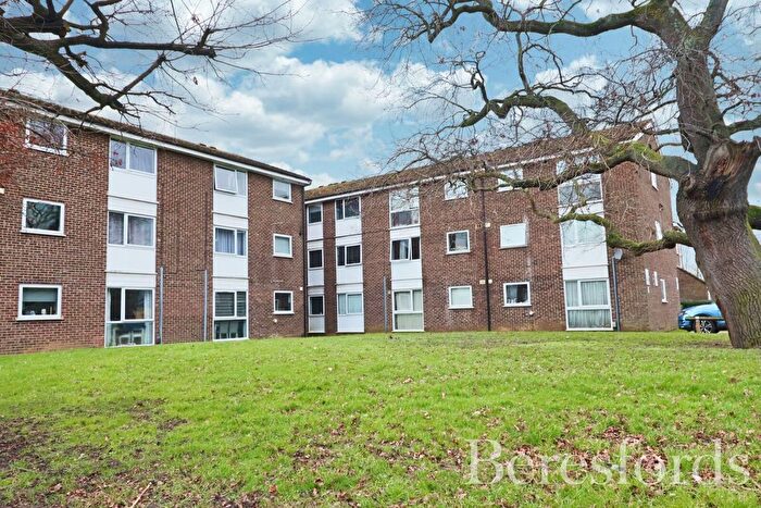 2 Bedroom Flat For Sale In Lupin Drive, Chelmsford, CM1