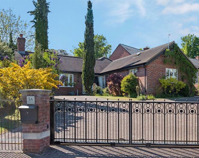 3 Bedroom Detached Bungalow For Sale In Poplar Close, Simpson, Milton Keynes, MK6