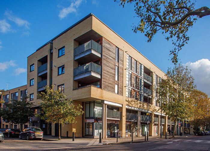 3 Bedroom Apartment To Rent In Fawe Street, London, E14