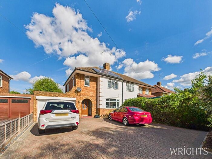 3 Bedroom Semi-Detached House For Sale In Bramble Road, Hatfield, AL10