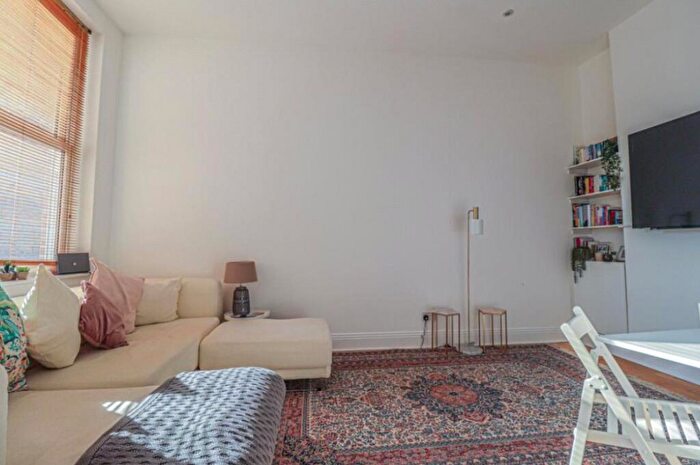 1 Bedroom Flat To Rent In Clarence Parade, Southsea, Hampshire, PO5