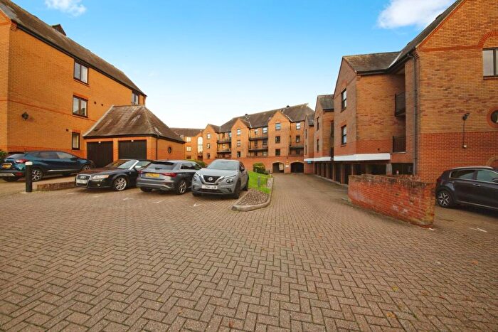 2 Bedroom Apartment For Sale In Chelmsford Road, Dunmow, CM6