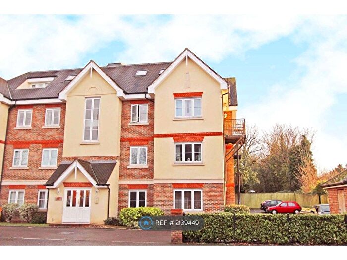 3 Bedroom Flat To Rent In Jewell Court, Sutton, SM1