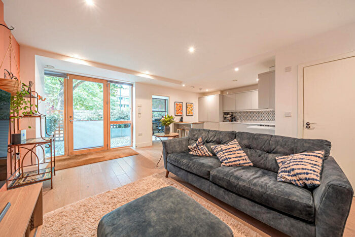 3 Bedroom Apartment For Sale In Peckham Road, Peckham, SE15