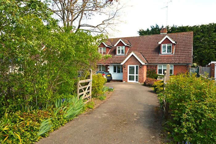 4 Bedroom Detached House For Sale In Meadow Close, Moulsford, Wallingford, Oxfordshire, OX10