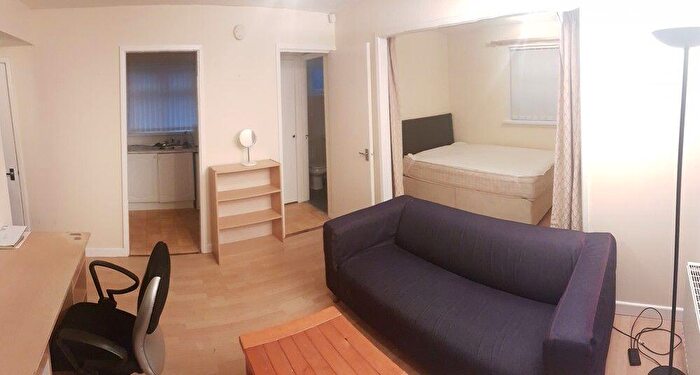 1 Bedroom Flat To Rent In Addison Close, Manchester, M13