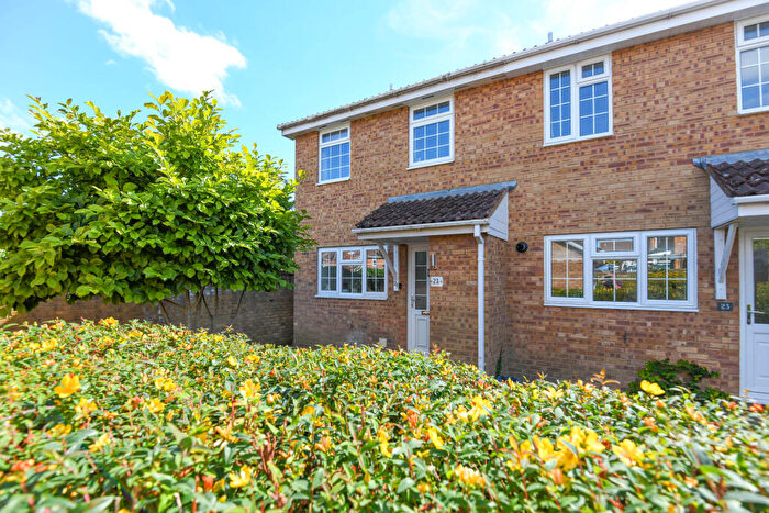 3 Bedroom End Of Terrace House For Sale In Shrewton Close, Trowbridge, Wiltshire, BA14