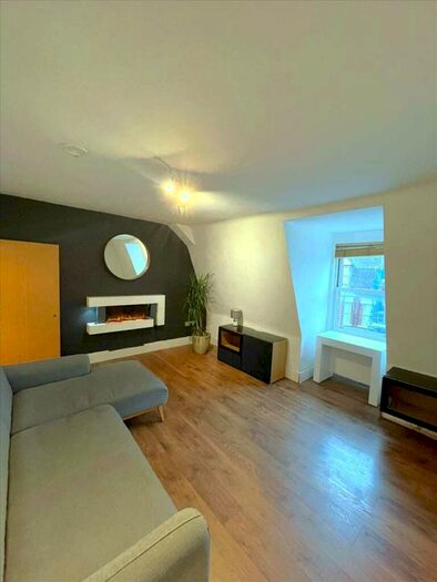 2 Bedroom Maisonette To Rent In Birnam Road, Finsbury Park, N4