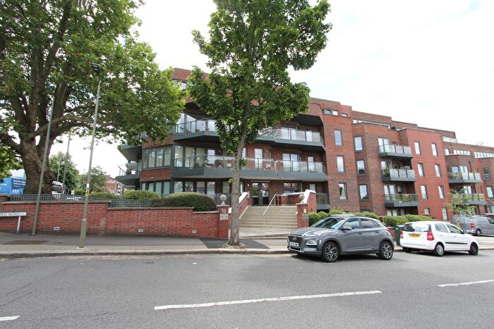 3 Bedroom Flat To Rent In Hodford Road, London, NW11