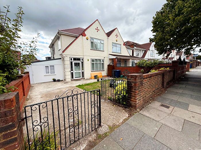 4 Bedroom Semi-Detached House To Rent In Uxbridge Road, Southall, UB1
