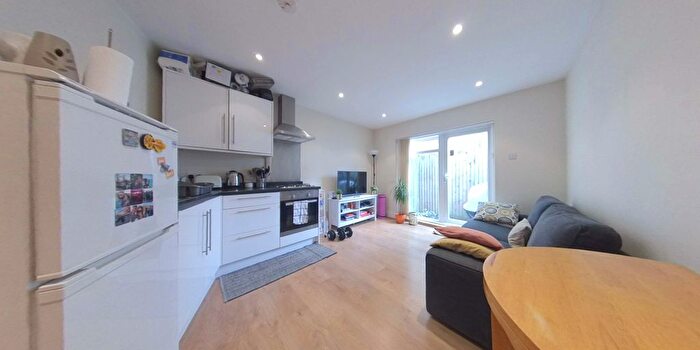 1 Bedroom Flat To Rent In Garratt Lane, London, SW18