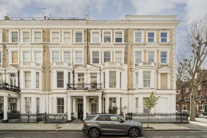 2 Bedroom Flat To Rent In Castletown Road, London, W14