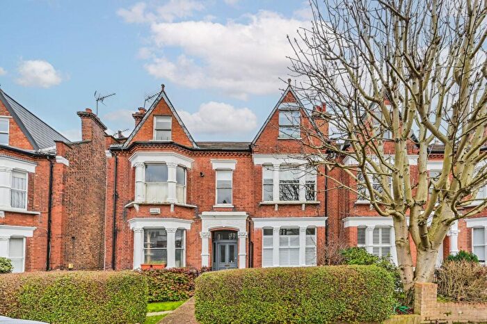 3 Bedroom Flat To Rent In Talbot Road, Highgate, London, N6