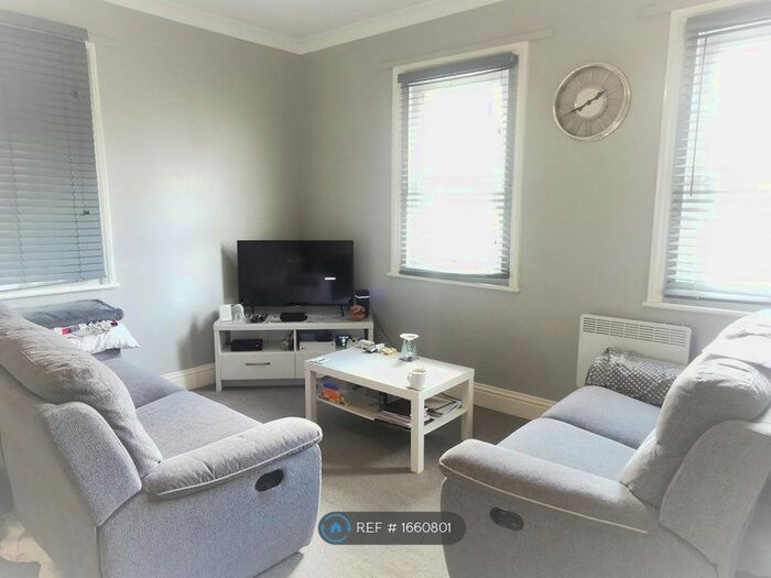 2 Bedroom Flat To Rent In School Road Tilehurst, Tilehurst, Reading, RG31