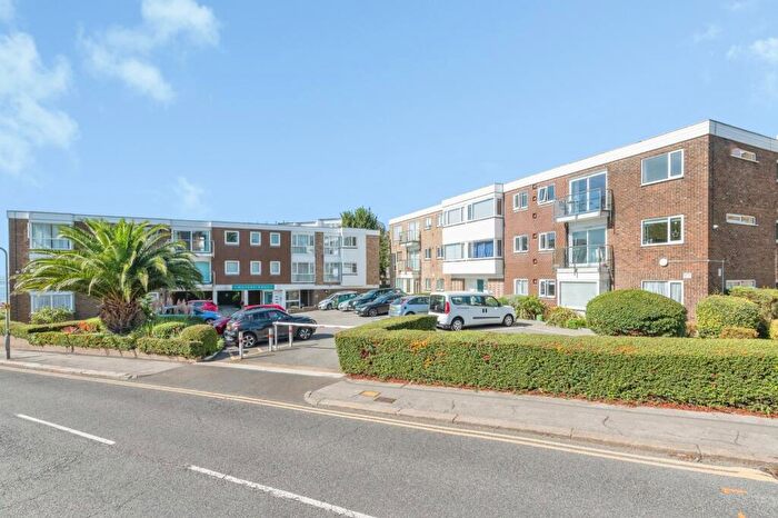 2 Bedroom Flat For Sale In Shorefield Road, Westcliff-on-Sea, Essex, SS0