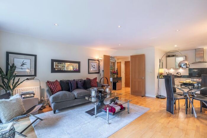 2 Bedroom Flat To Rent In Queensmere Road, London, SW19