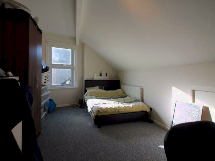 2 Bedroom House To Rent In Arley Terrace, Leeds, LS12