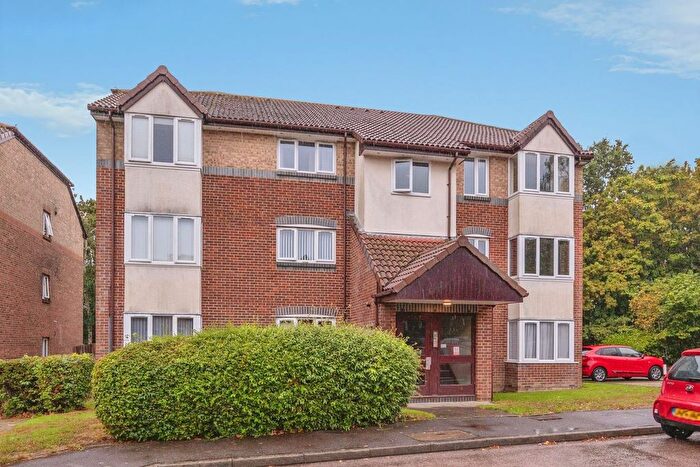 1 Bedroom Flat For Sale In Tor Close, Waterlooville, PO7