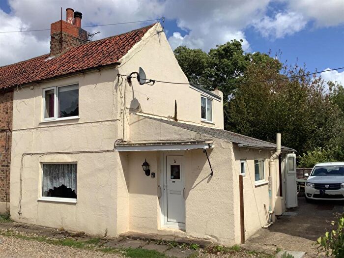 2 Bedroom Semi-Detached House For Sale In Butcher Row, Seaton, Hull, HU11