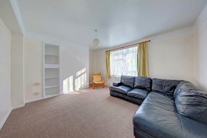 2 Bedroom Apartment To Rent In Heslop Court, SW12