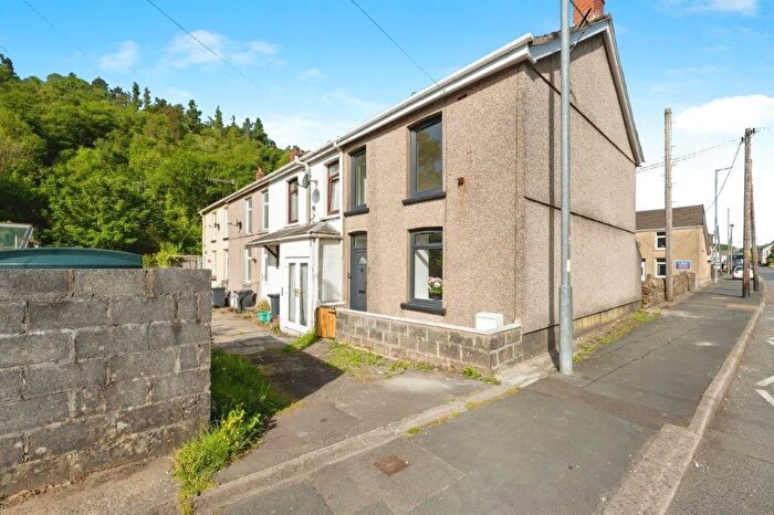 3 Bedroom End Terrace House To Rent In Heol Twrch, Lower Cwmtwrch, Swansea, SA9
