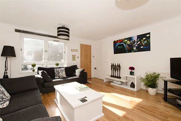 3 Bedroom Terraced House To Rent In Lofting Road, Islington, N1