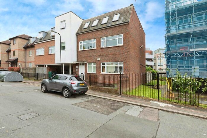 1 Bedroom Apartment To Rent In Raglan Court, Raglan Road, Walthamstow, London, E17