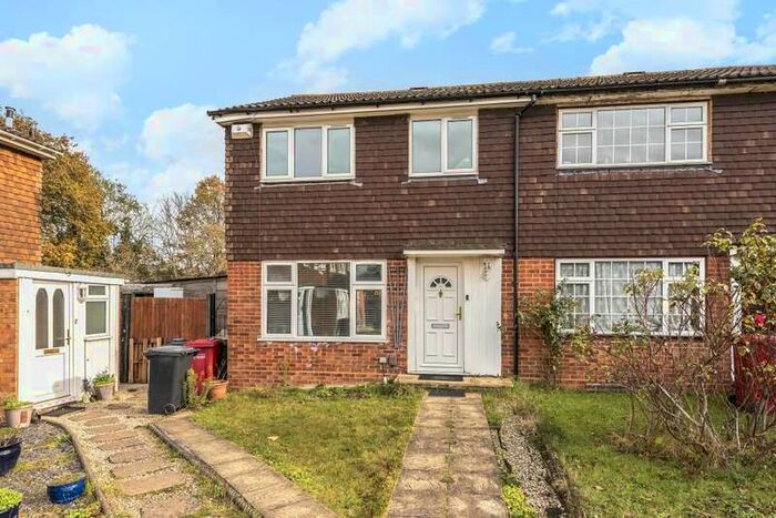 3 Bedroom Terraced House To Rent In Boarlands Close, Slough, SL1