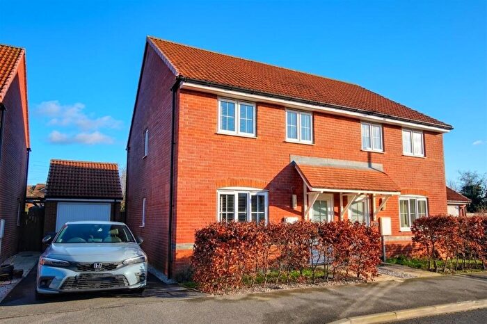 3 Bedroom Semi-Detached House For Sale In Dunnock Drive, Beverley, HU17