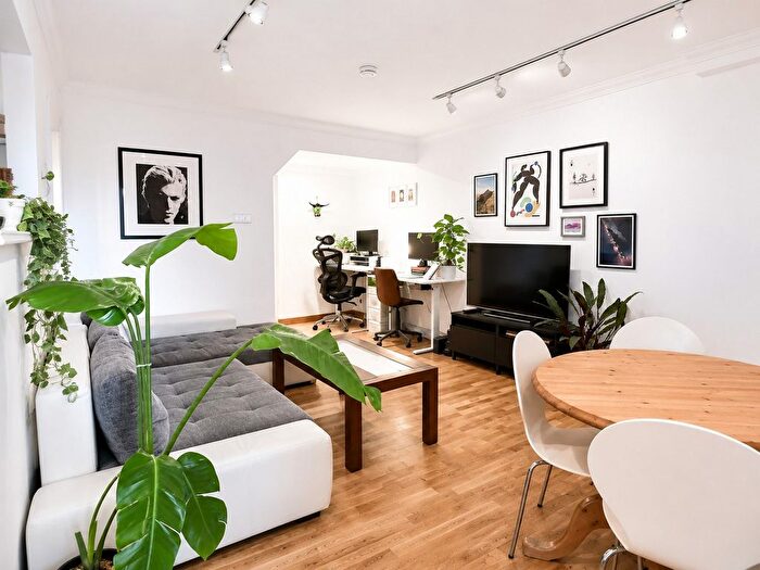 2 Bedroom Flat To Rent In Avonmore Road, London, W14