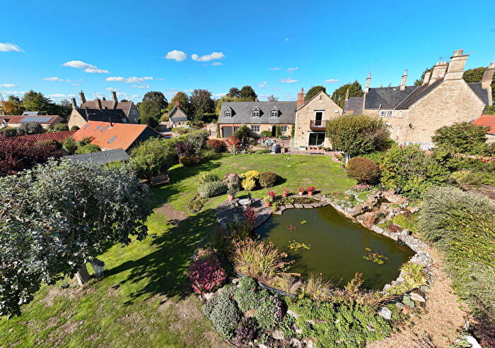 5 Bedroom Barn Conversion For Sale In The Old Dairy, Newton, NN14