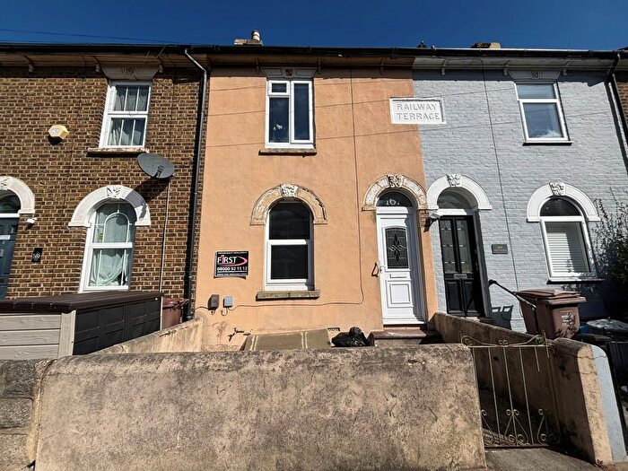 3 Bedroom Terraced House To Rent In Railway Street, Gillingham, ME7