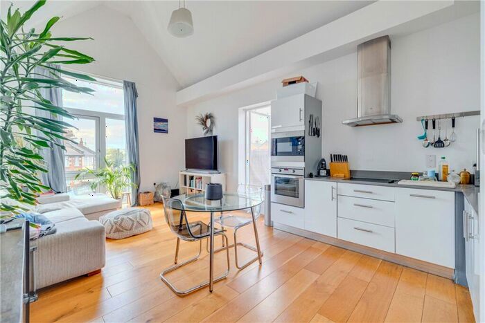2 Bedroom Apartment For Sale In White Hart Lane, London, SW13