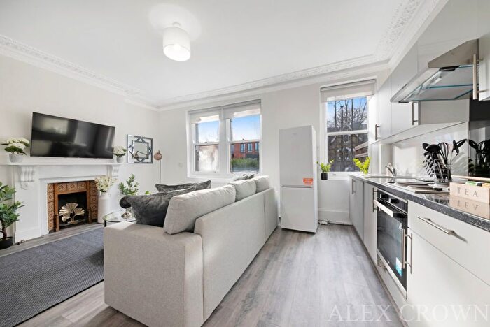 3 Bedroom Flat To Rent In Archway Road, London, N6