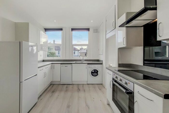 3 Bedroom Maisonette To Rent In Salterford Road, London SW17