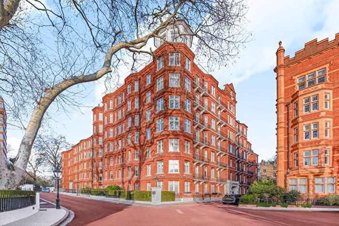 2 Bedroom Flat To Rent In Hyde Park Gate, Hyde Park, London, SW7