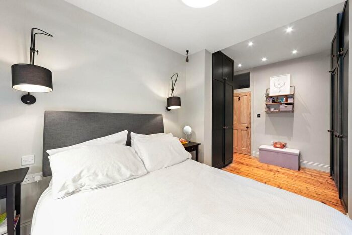 1 Bedroom Flat For Sale In Ewhurst Road, Brockey, SE4