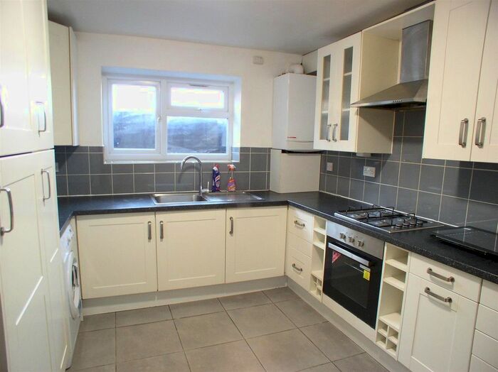 3 Bedroom Flat To Rent In High Street, Walton-On-Thames, KT12